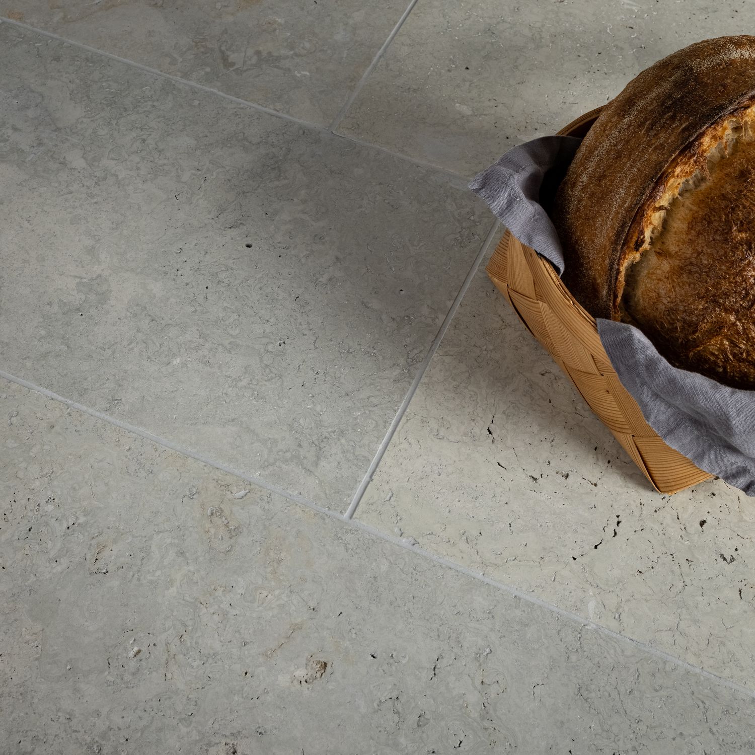 Reval Stone Kaarma dolomiit lihvitud